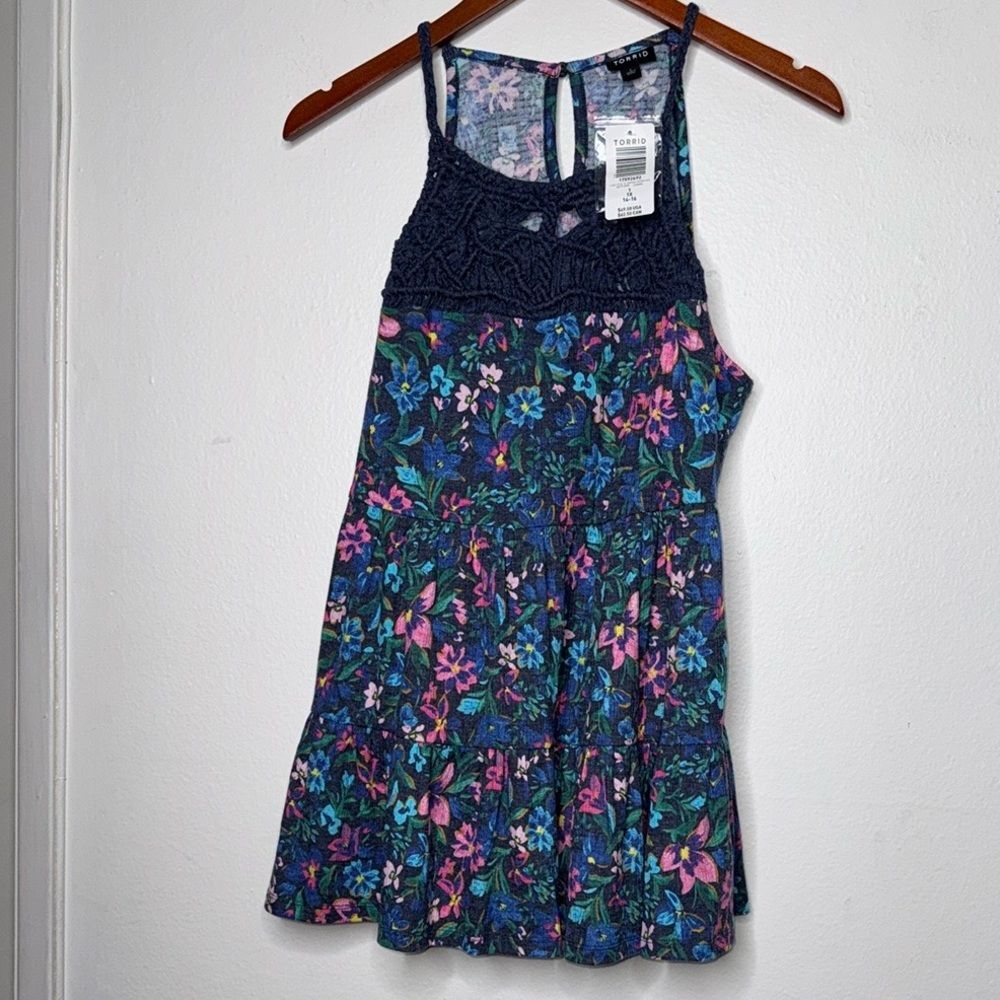 Torrid Textured Jersey Crochet High Neck Tiered Top Size 1X (14-16) - Picture 9 of 9